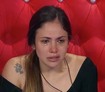 Romina de GH llorando porque extraña a sus hijas