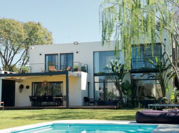 Una casa moderna con clima tropical