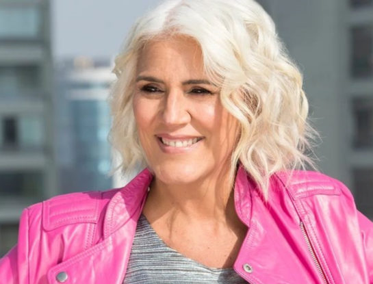 Débora D'Amato mostró la reacción de su hija mayor conocer a su hermanita recién nacida