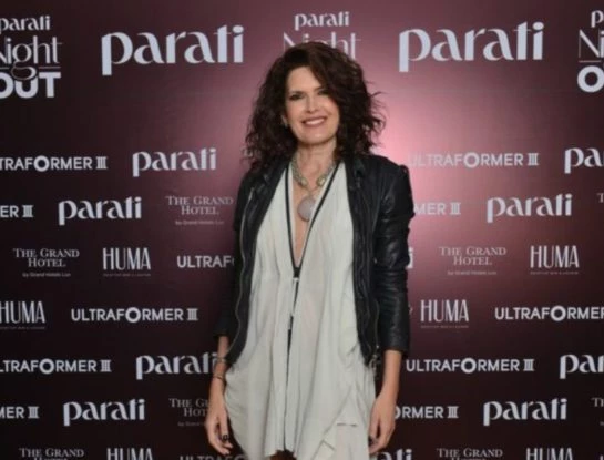 El look trendy de Isabel Macedo en la fiesta Para Ti Night Out en Punta del Este
