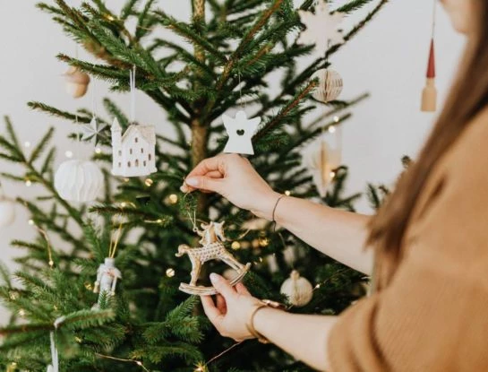 Las mejores ideas para decorar el árbol de Navidad y darle un estilo más moderno