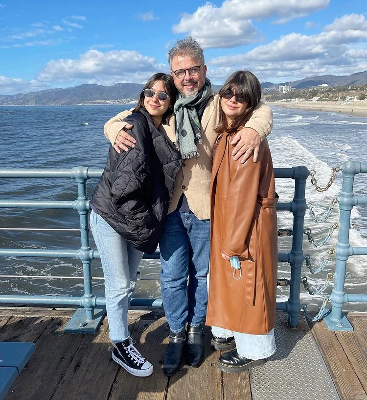 Donato de Santis junto a sus hijas, Raffaela y Francesca
