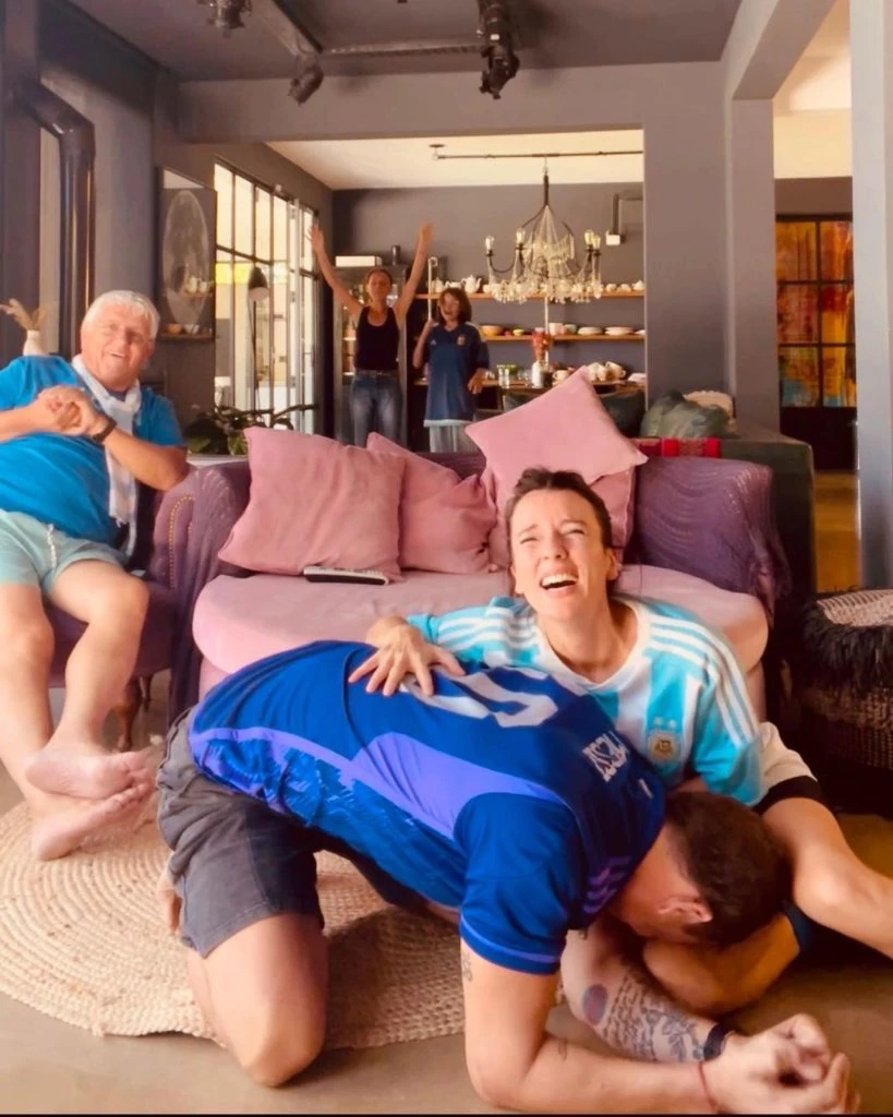 El living de Gimena Accardi y Nicolás Vázquez