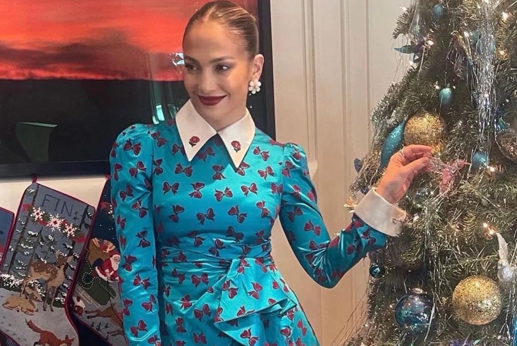 El look estampado que lució Jennifer Lopez en Navidad