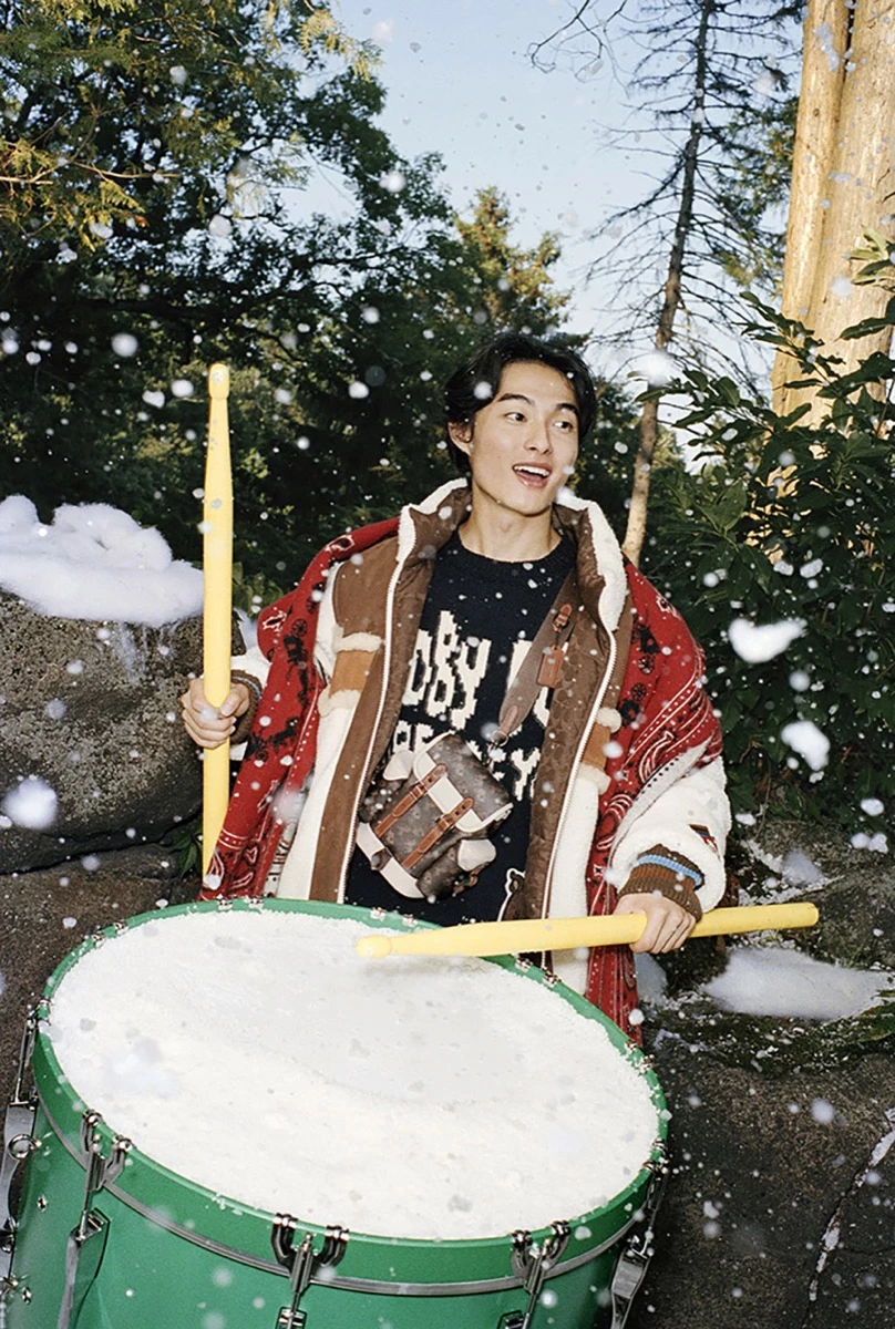 JLO protagoniza la campaña navideña de Coach