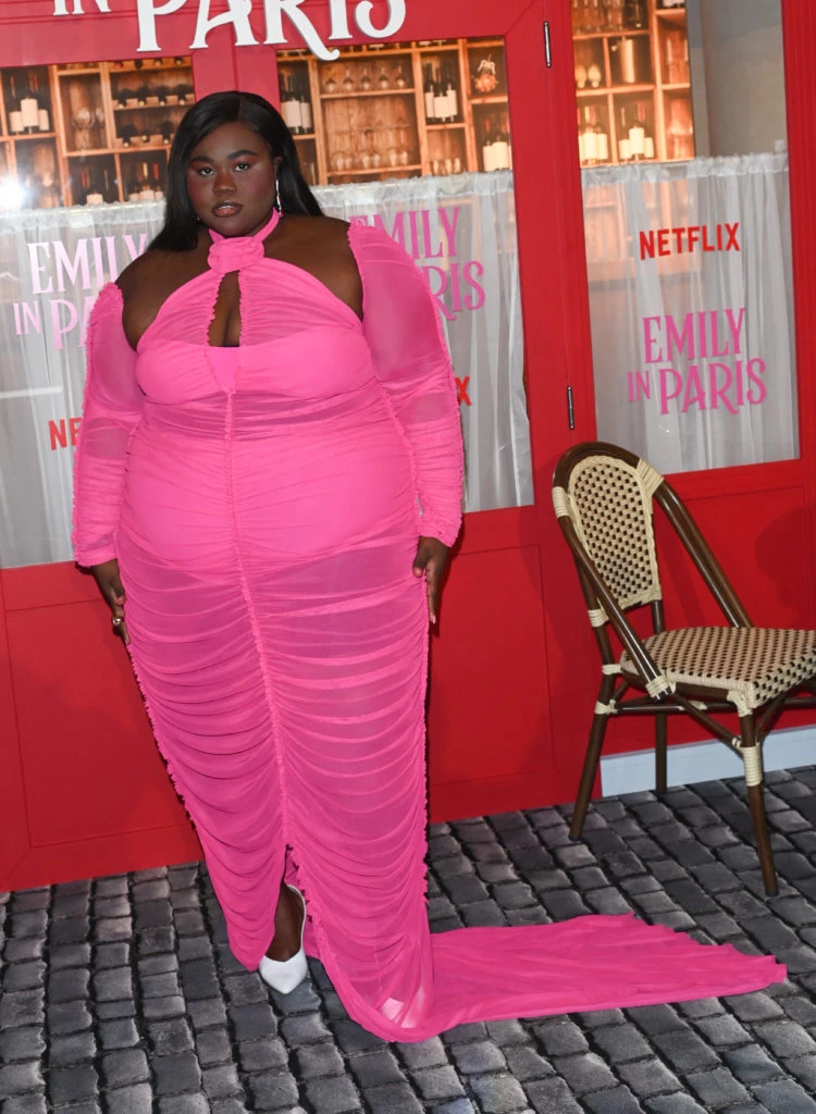 Richlove Rockson en estreno de Emily en Paris