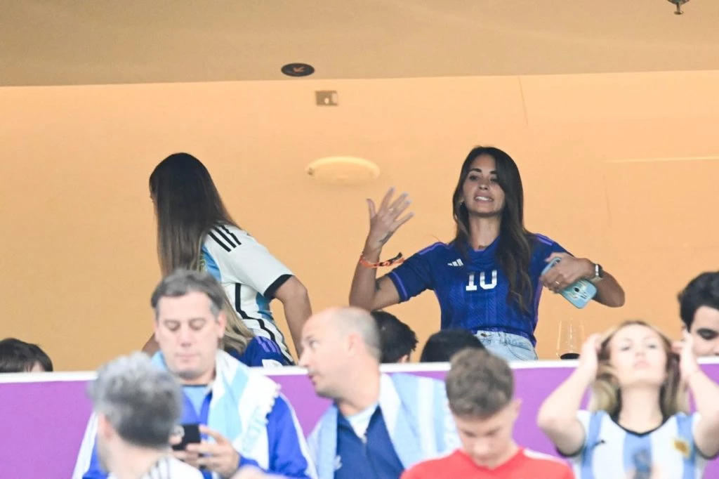 Antonela Roccuzzo en partido Argentina contra Croacia