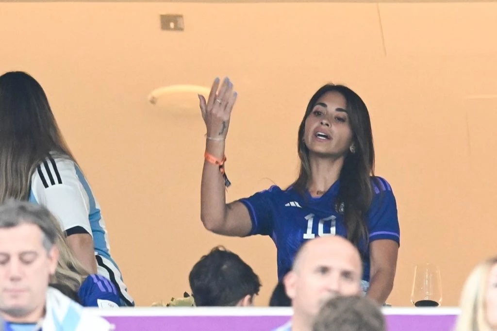 Antonela Roccuzzo en partido Argentina contra Croacia