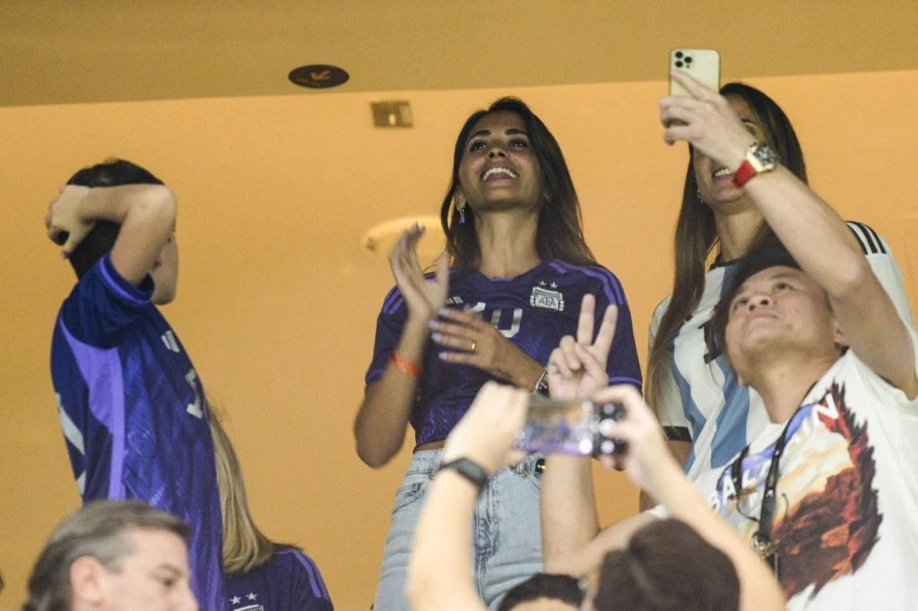 Antonela Roccuzzo en partido Argentina contra Croacia