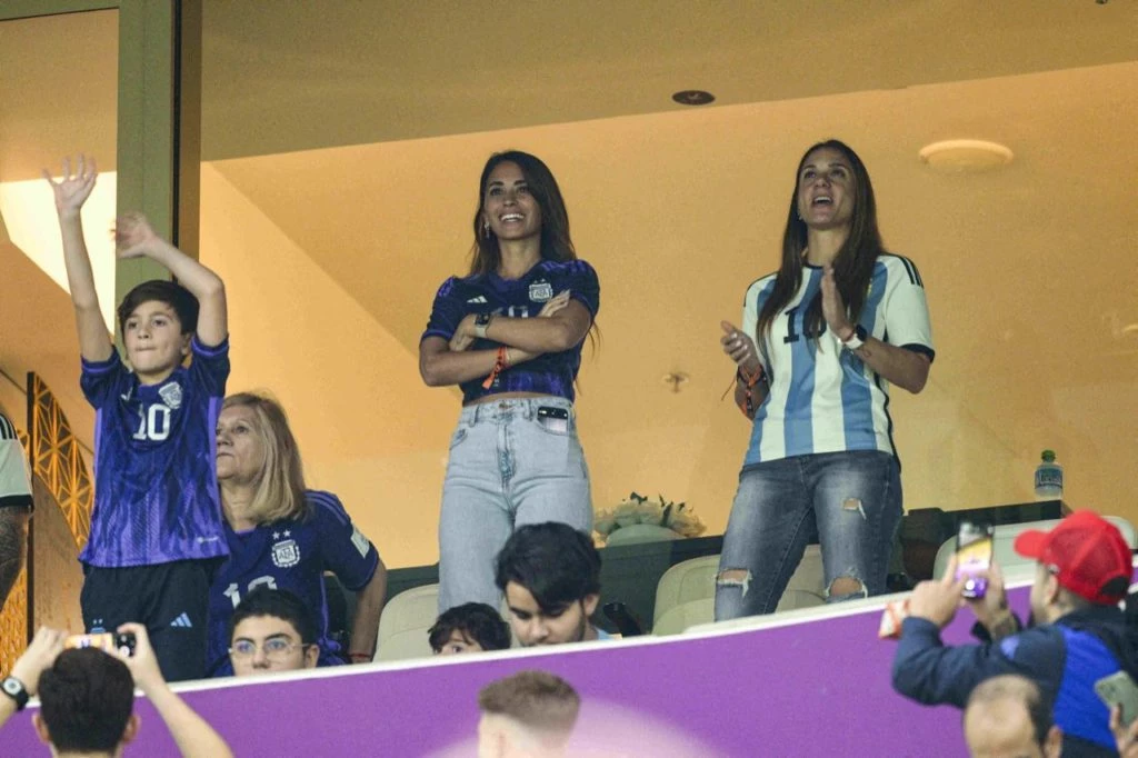 Antonela Roccuzzo en partido Argentina contra Croacia