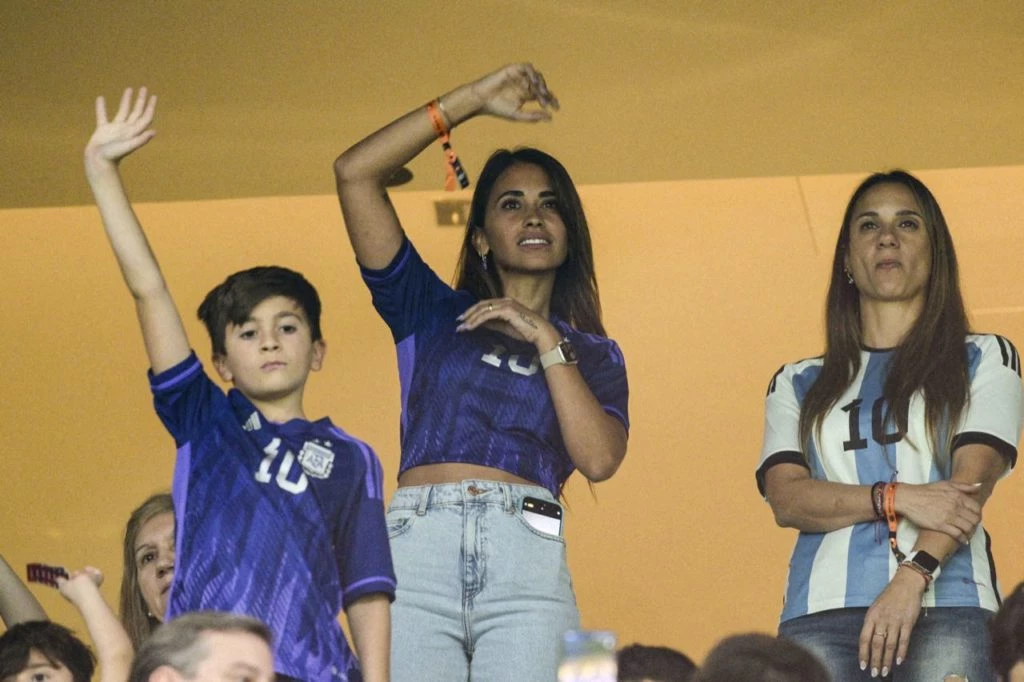 Antonela Roccuzzo en partido Argentina contra Croacia