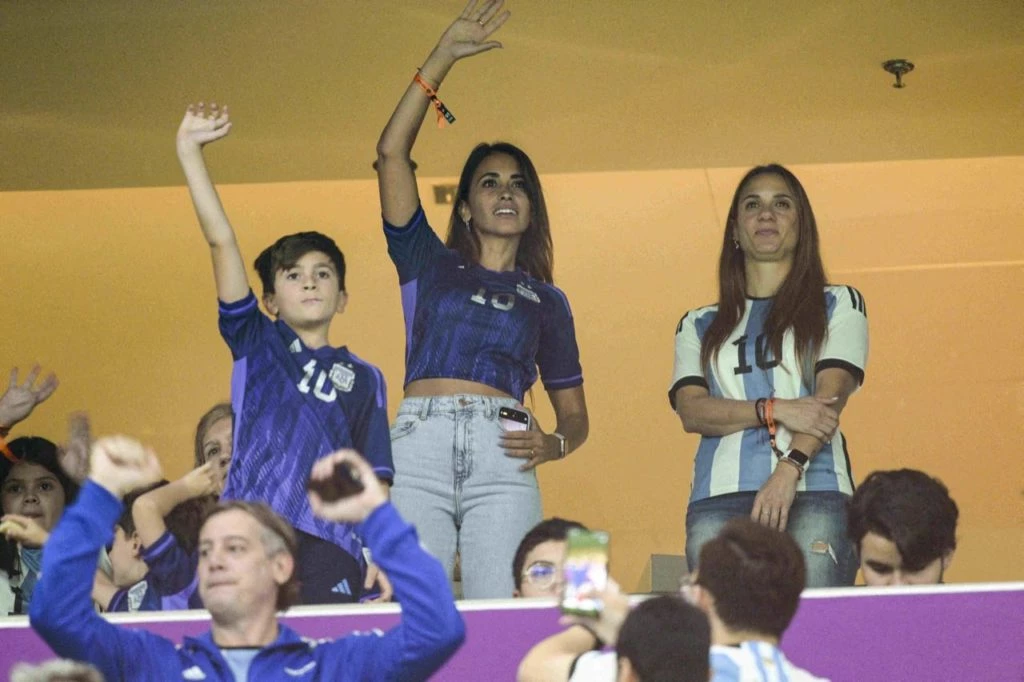 Antonela Roccuzzo en partido Argentina contra Croacia