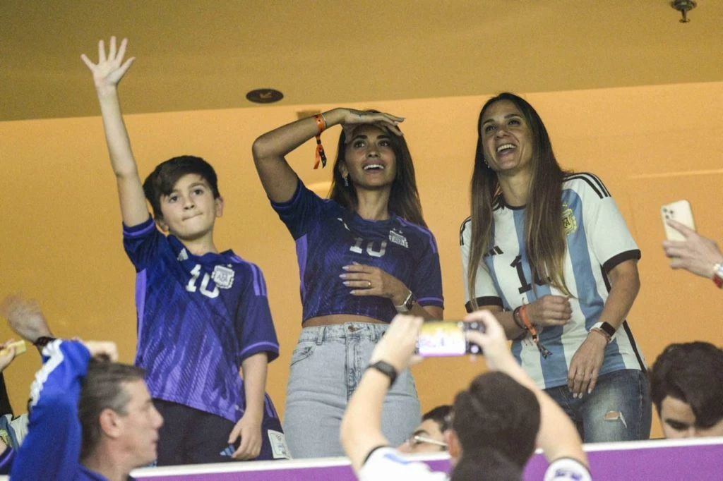 Antonela Roccuzzo en partido Argentina contra Croacia