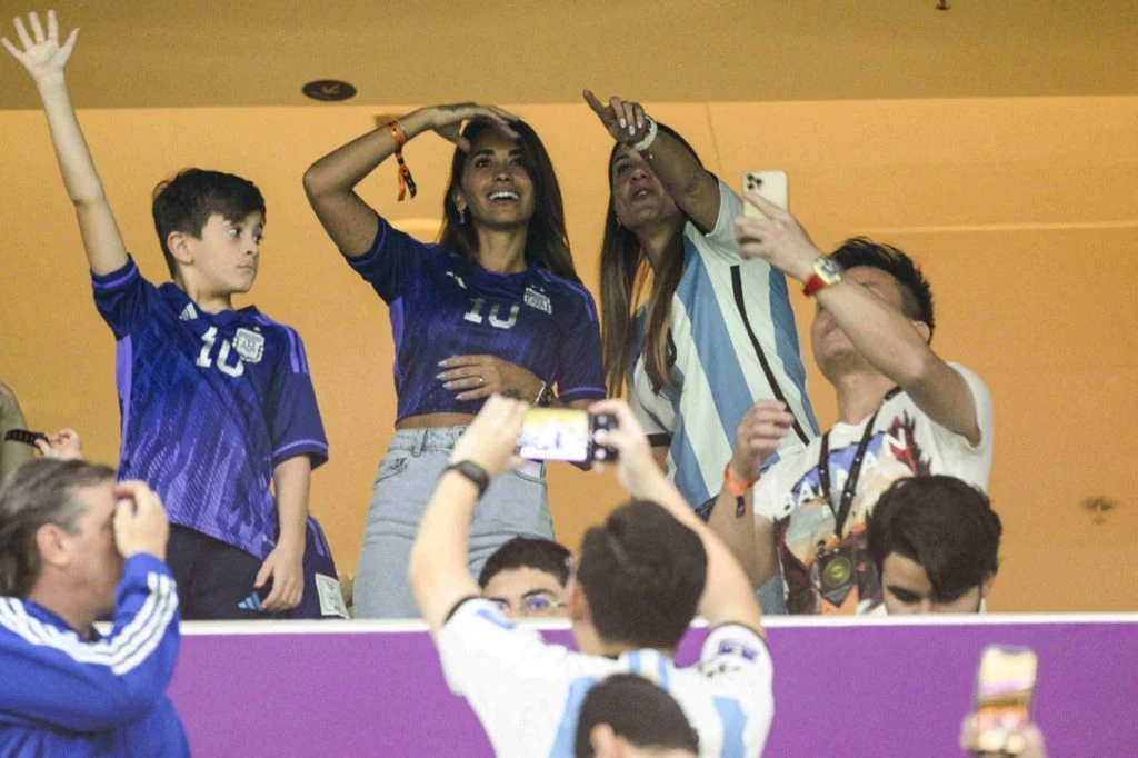 Antonela Roccuzzo en partido Argentina contra Croacia