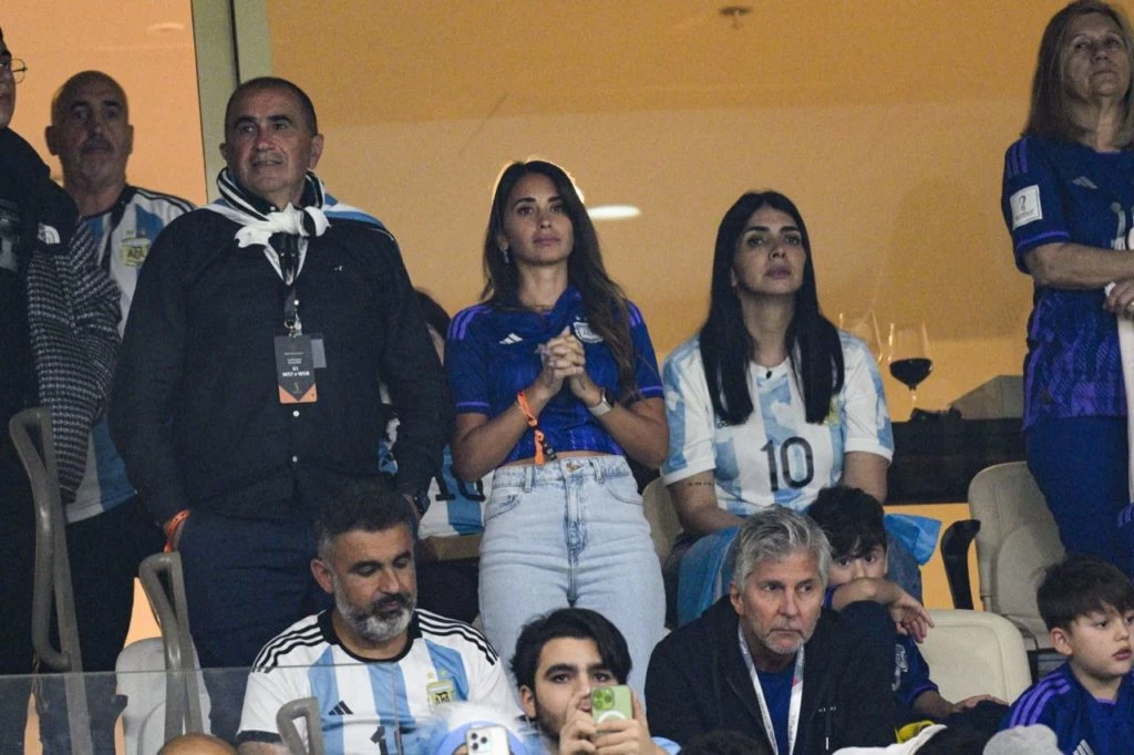 Antonela Roccuzzo en partido Argentina contra Croacia