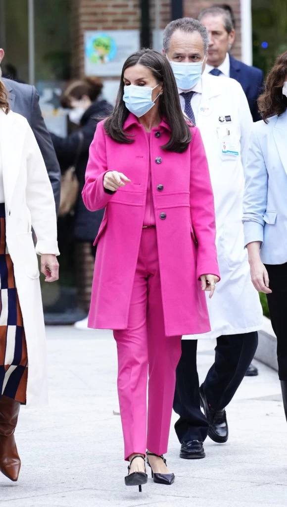 Letizia lució la versión más chic del barbiecore