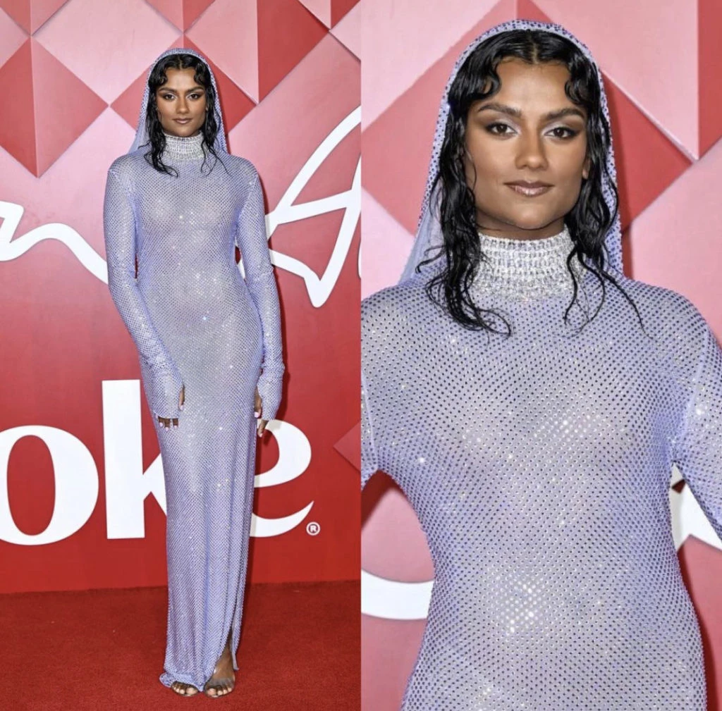 Simone Ashley en los Fashion Awards 2022. Foto: Instagram.