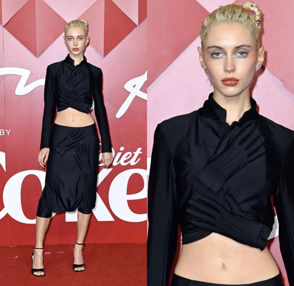 Iris Law en los Fashion Awards 2022. Foto: Instagram.