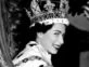 La reina Isabel II luciendo la Corona de San Eduardo. Foto: Pinterest.
