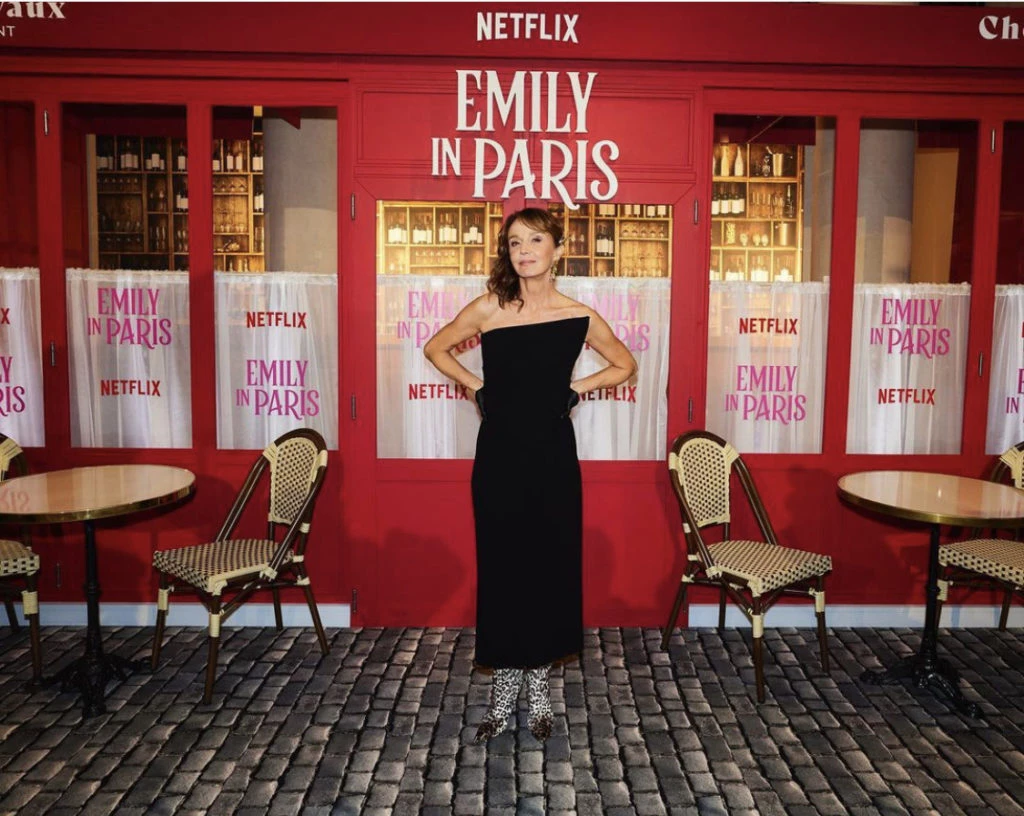 Philippine Leroy en la premiere de Emily en París. Foto: Instagram.