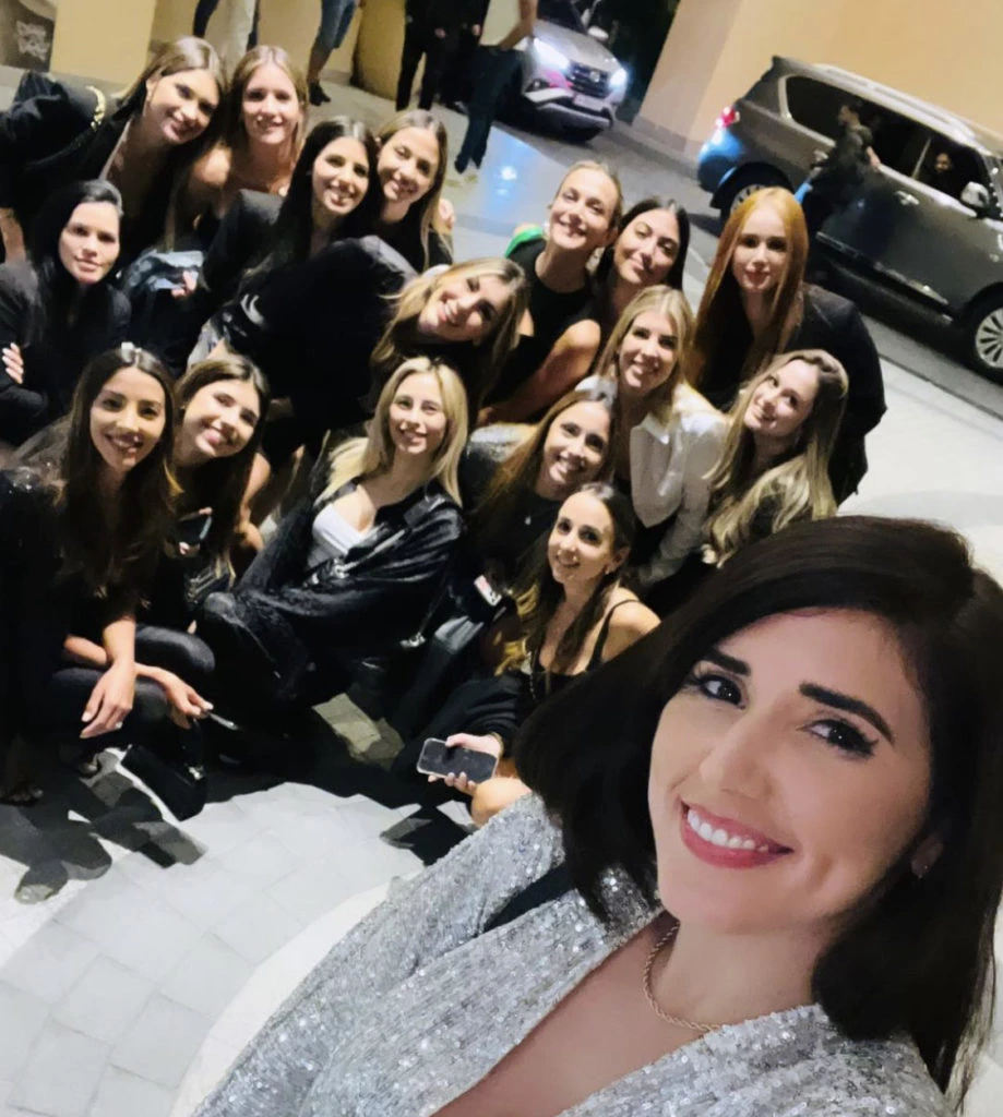 Las mujeres de los jugadores de la selección argentina cenando en Doha. Foto: Instagram.