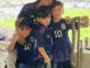 Antonela Roccuzzo con sus hijos celebrando la victoria argentina frente a Croacia.