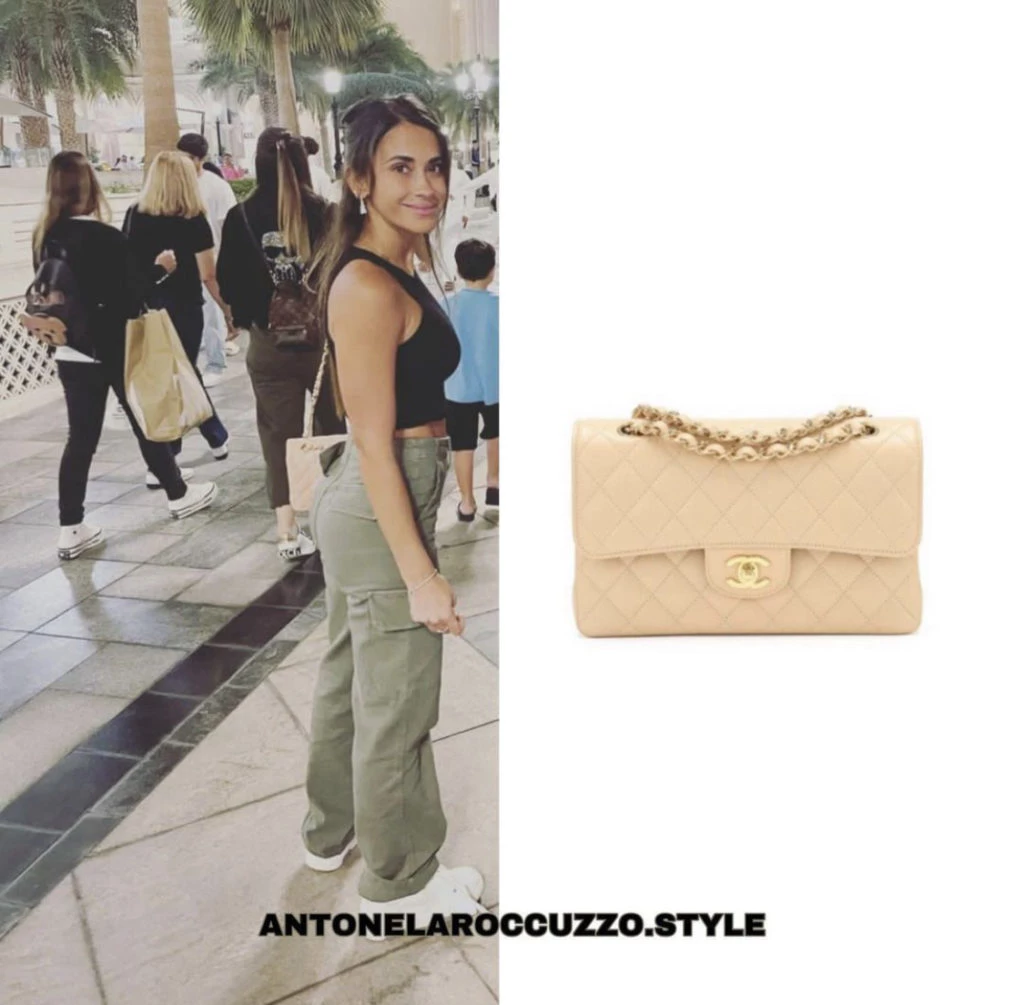 El look noventoso de Antonela Roccuzzo paseando por Qatar. Foto: Instagram.