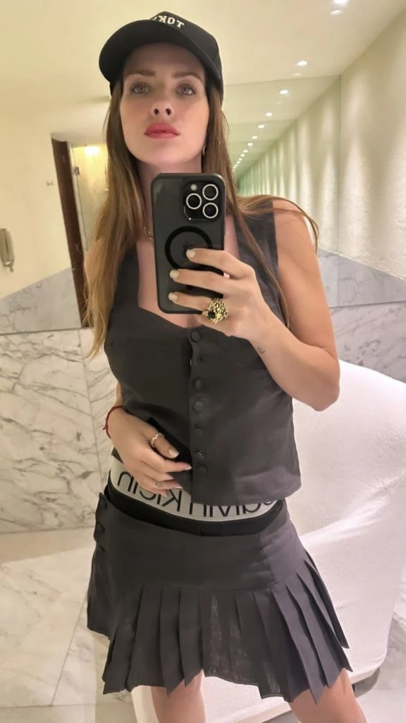 El look preppy de la China Suárez. Foto: Instagram.