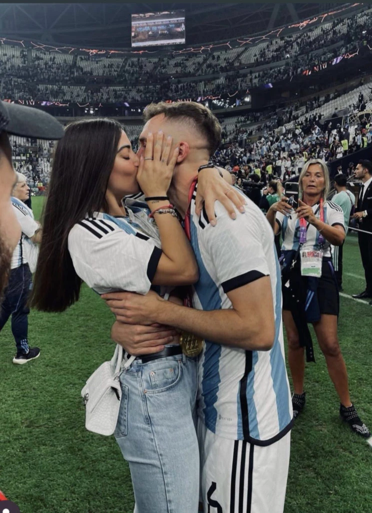 Germán Pezzella, su mujer celebrando el triunfo. Foto: Instagram.