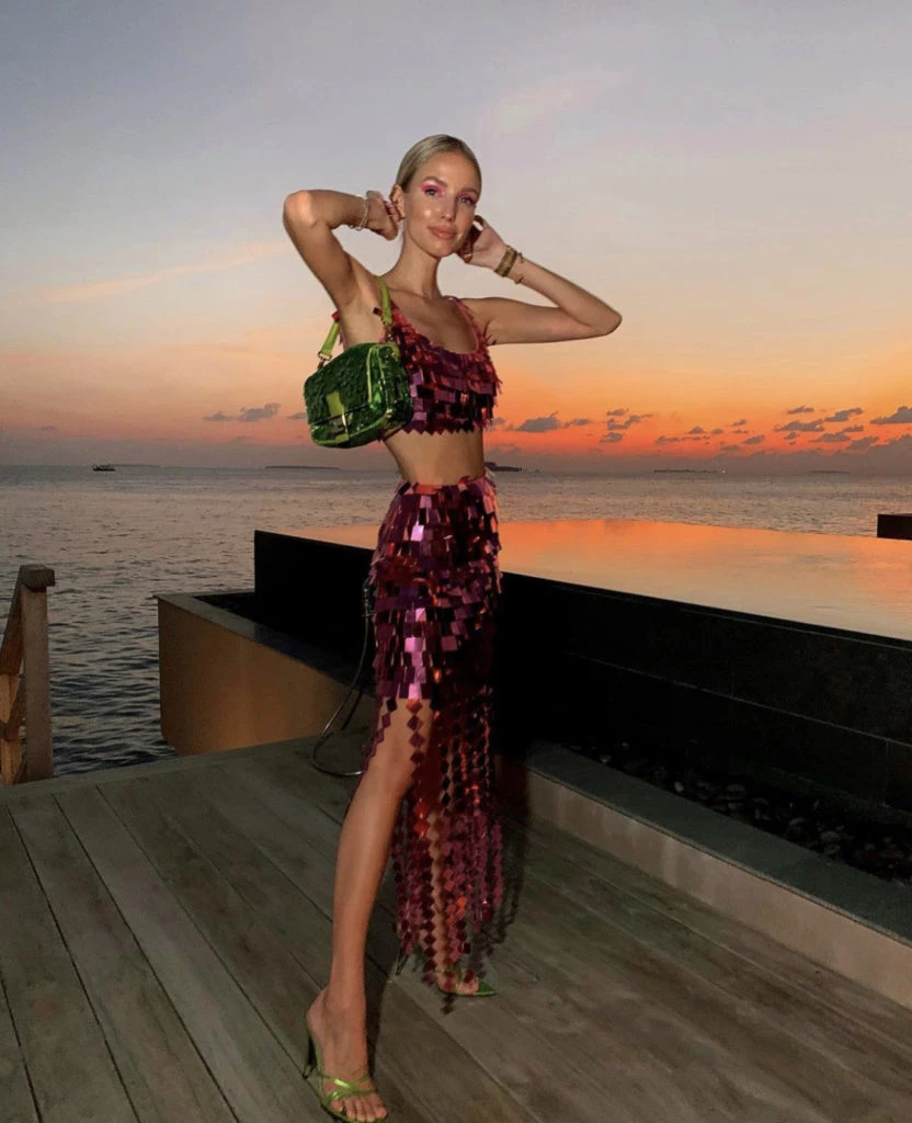 Looks con brillos para Nochebuena. Foto: Instagram.