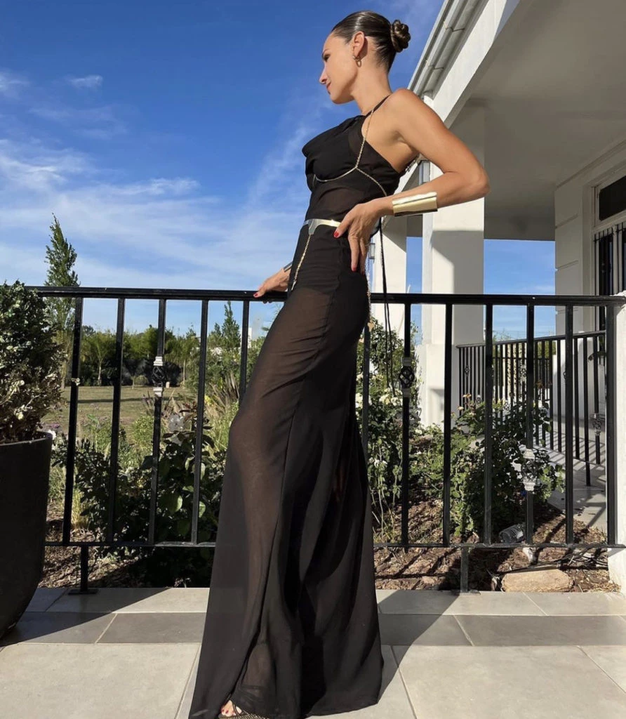 Pampita lució el vestido negro ideal para Nochebuena. Foto: Instagram.