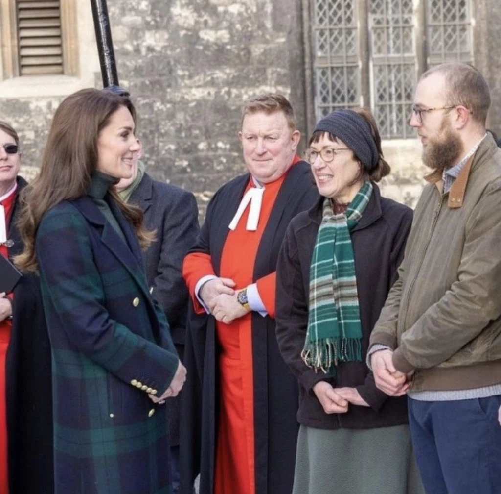 Kate Middleton plantó un árbol en honor a Isabel II