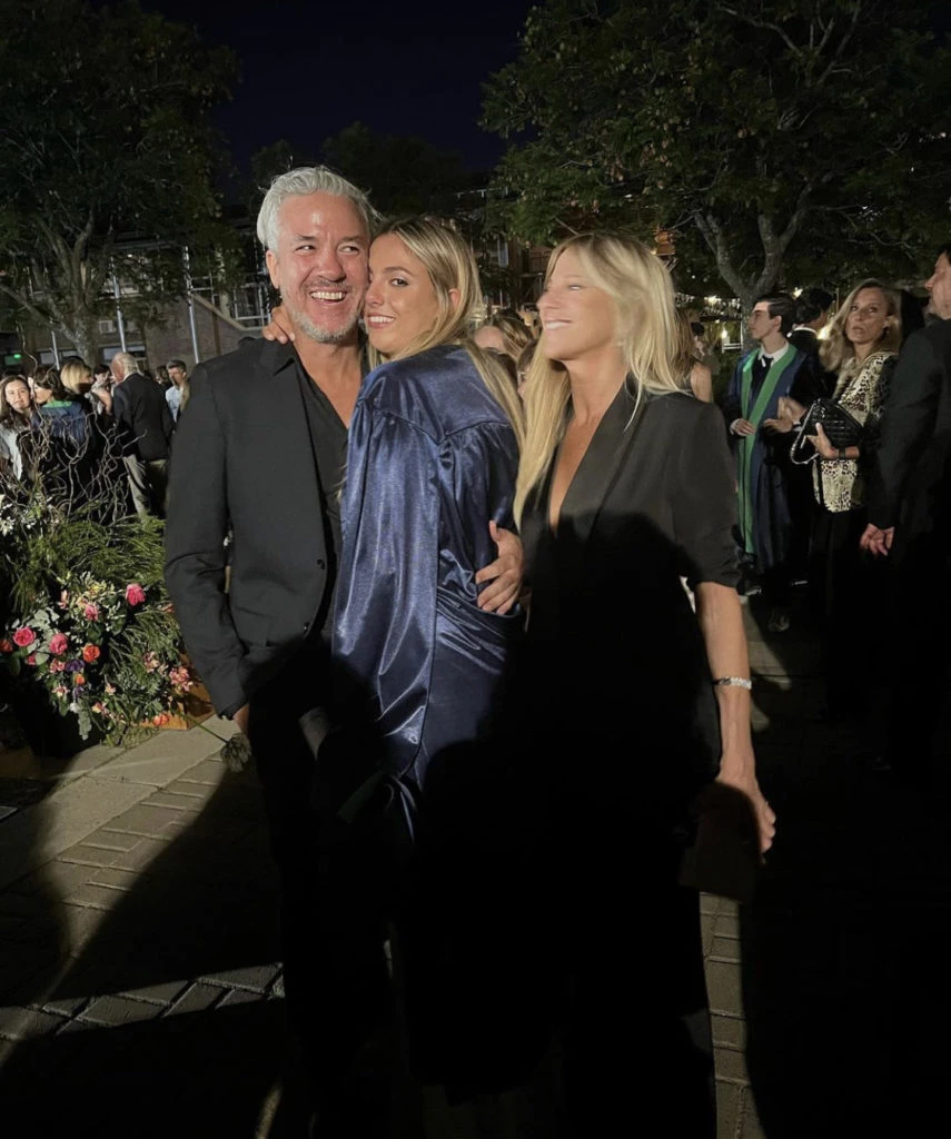 Los padres de Antonia en el día de su graduación. Foto: Instagram.