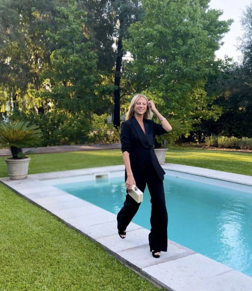Claudia Fontán lució un smoking negro muy sofisticado. Foto: Instagram.