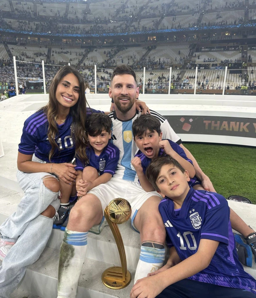 Messi en familia luego de la consagración. Foto: Instagram.