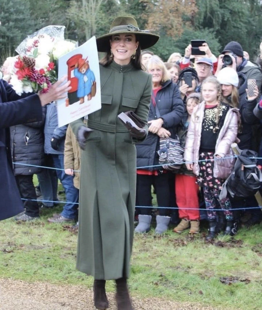 El look monocromático de Kate Middleton en Navidad. Foto: Instagram.