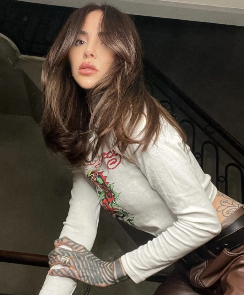 Cande Tinelli se hizo un cambio de look y lució una remera de Ed Hardy muy trendy