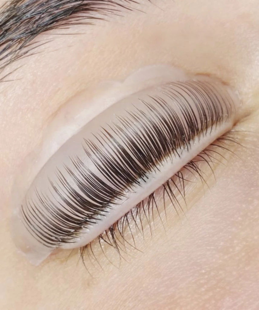 Lifting de pestañas, el tratamiento beauty que se hizo la China Suárez