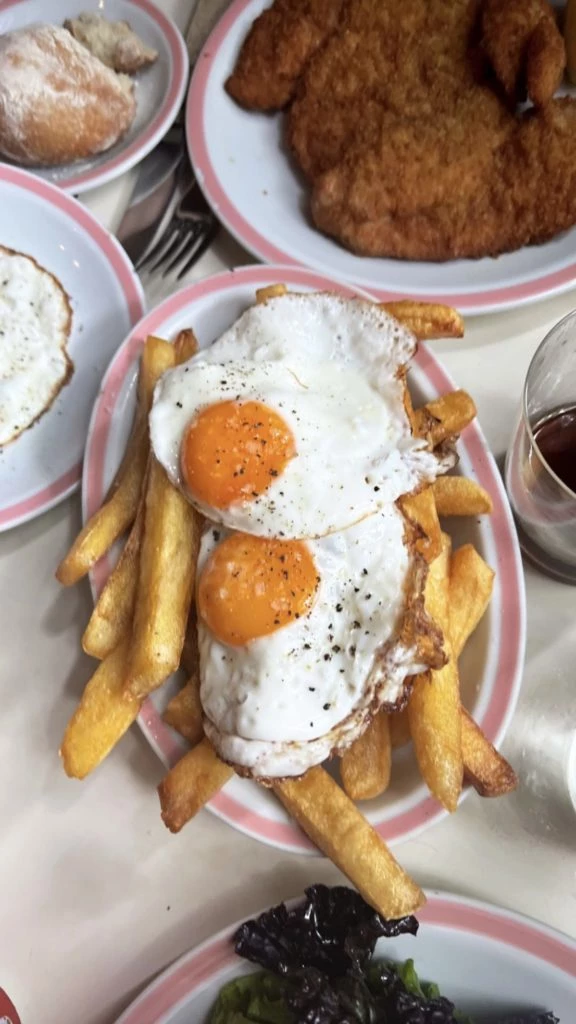 Camila Morrone comió en El Preferido