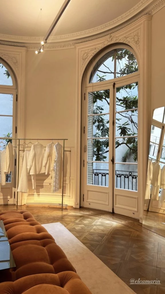 Camila Morrone visitó el showroom de El Camarín