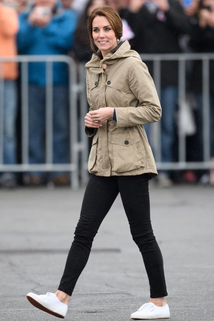 Las zapatillas low cost que elige Kate Middleton para looks relajados