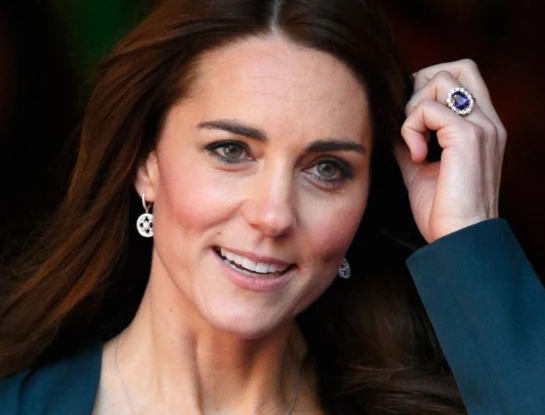 Por qué Kate Middleton luce el anillo que debería llevar Meghan Markle 
