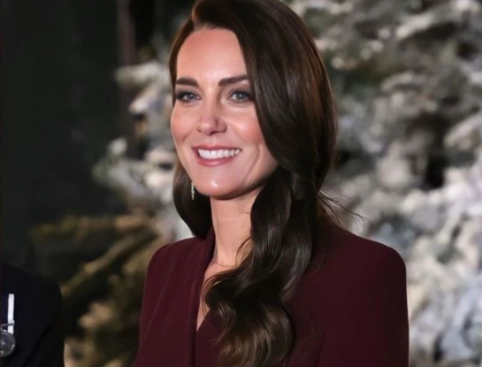 Kate Middleton deslumbró con un look monocromático en el tradicional concierto de Navidad en Londres