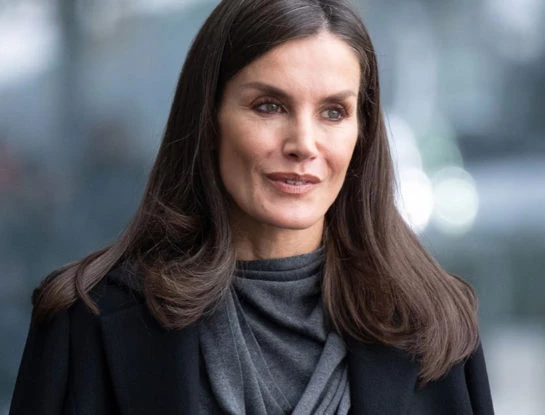 Letizia estrenó nuevo look y dejó en claro cuál es el recurso para darle un guiño sofisticado al estilismo