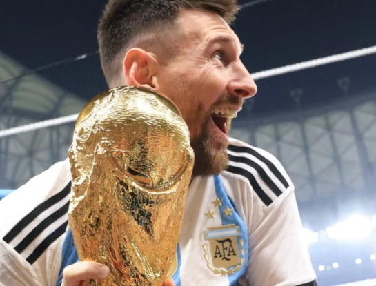 Después de su primera noche en Argentina como campeón, Leo Messi amaneció en muy buena compañía