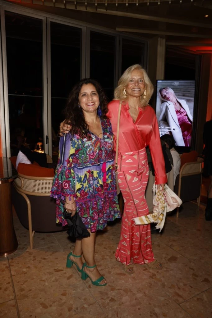 Daniela Fajardo con Verónica Zuberbuhler