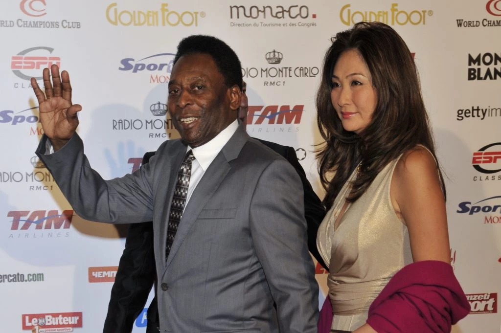 Pele y su esposa Marcia Cibelé Aoki