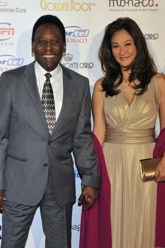 Pele y su esposa Marcia Cibelé Aoki