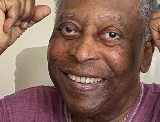 Pelé festejó el triunfo de la Selección Nacional, internado desde el hospital