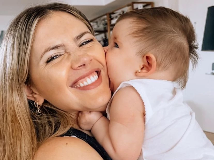 El look mundialista de Arianna, la hija de Stephanie Demner